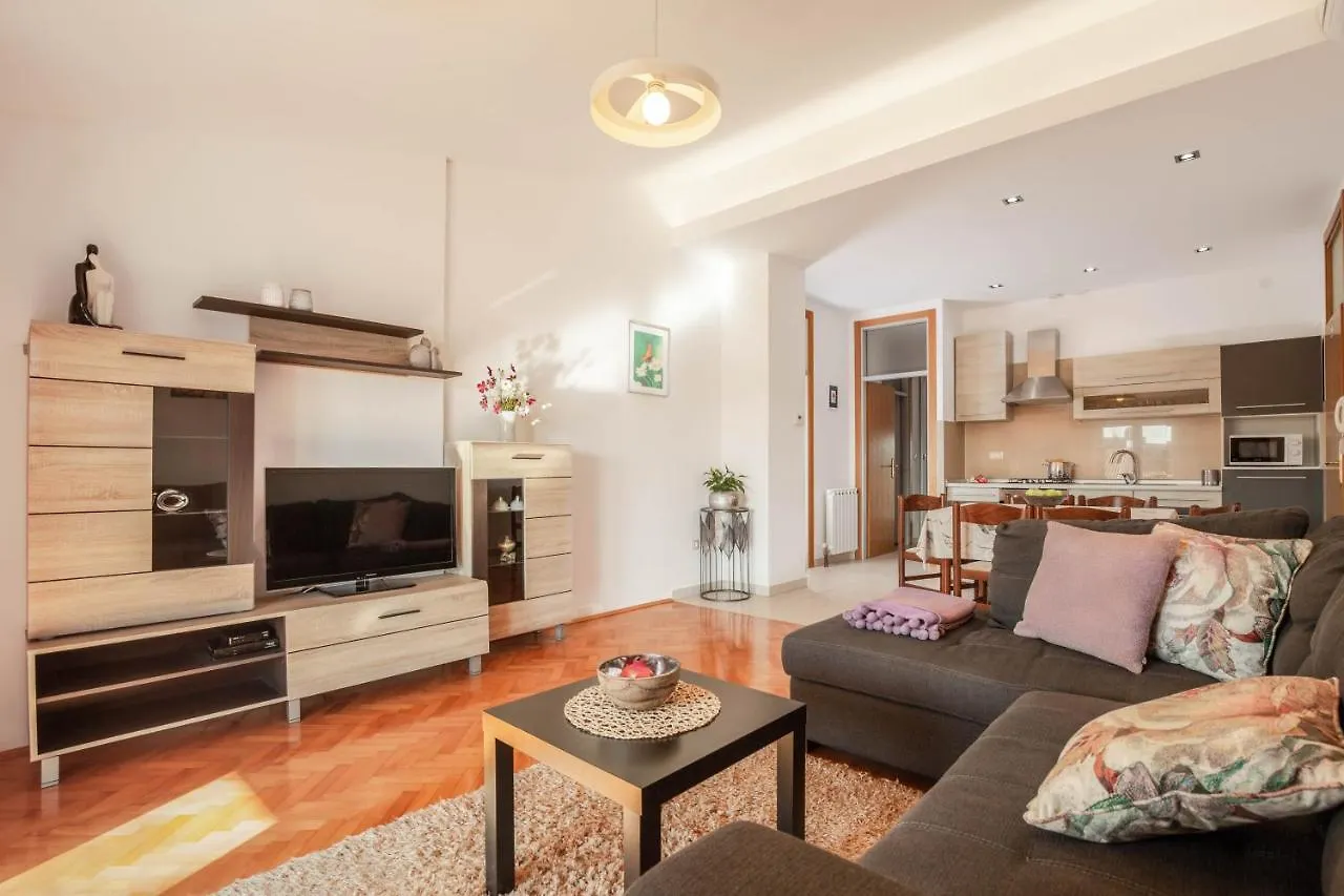 Apartment Lori Pula