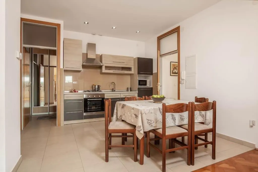 Apartment Lori Pula