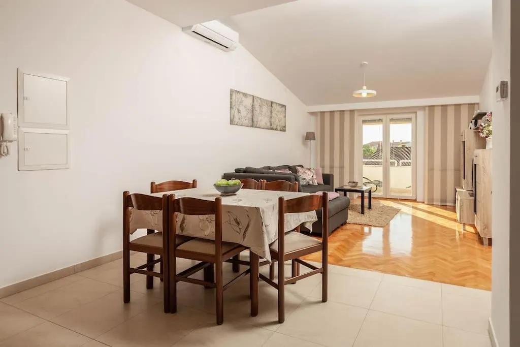 Apartment Lori Pula 0*,  Croatia