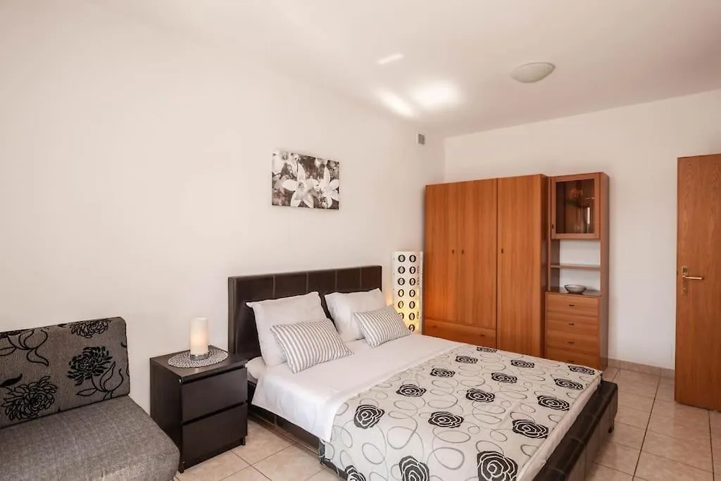 Apartment Lori Pula
