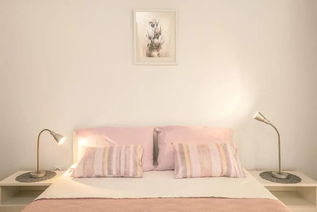 Apartment Lori Pula 0*,  Croatia